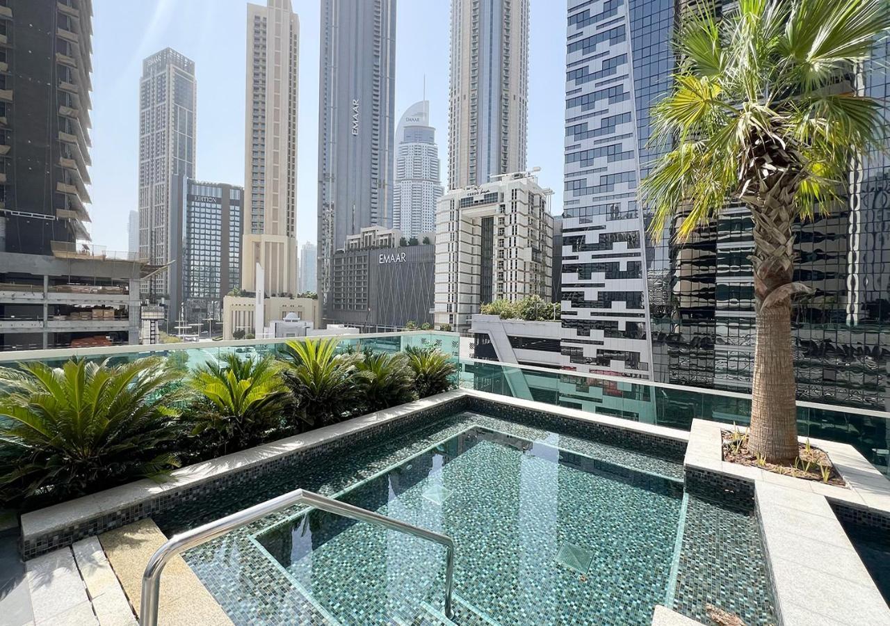 Burj Khalifa View! 2 Bedroom Luxe With 4 Minute Walk To Mall! Pool And Sauna Access! Appartement Dubai