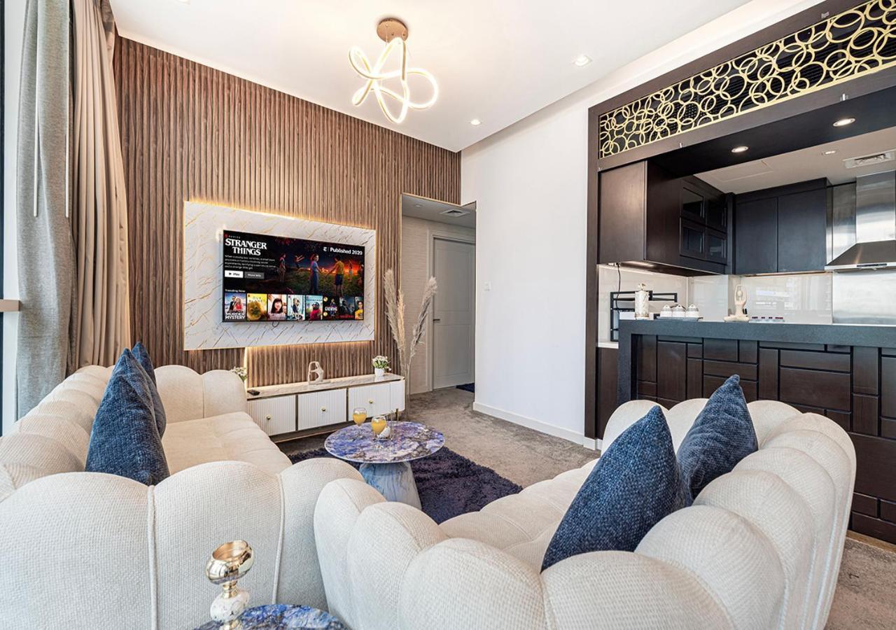 Appartement Burj Khalifa View! 2 Bedroom Luxe With 4 Minute Walk To Mall! Pool And Sauna Access! Dubai
