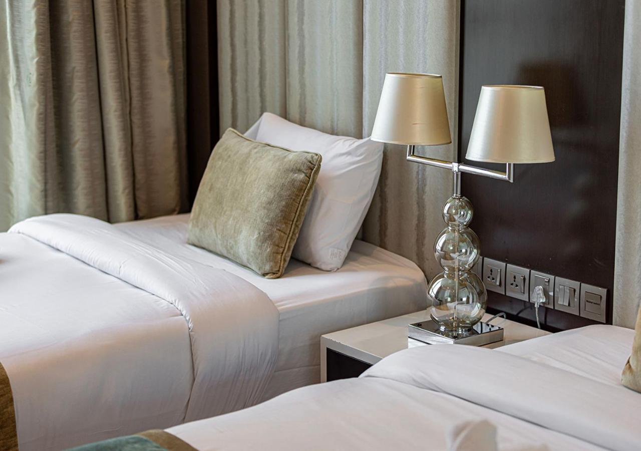 Burj Khalifa View! 2 Bedroom Luxe With 4 Minute Walk To Mall! Pool And Sauna Access! Appartement *
